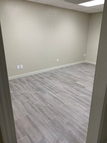 More Photos Of 6209-6213 Grissom Rd, San Antonio Self Storage For Lease