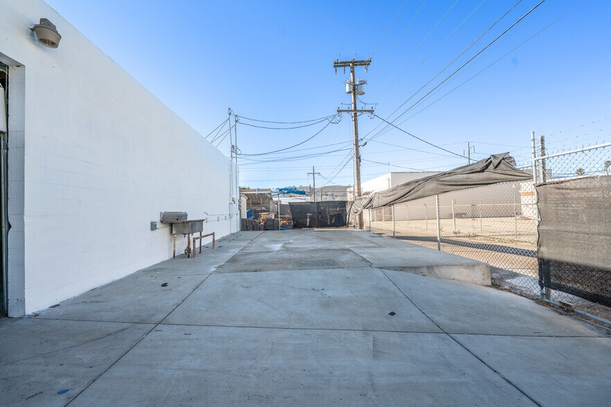 More Photos Of 311-321 N 2nd St, Lompoc Warehouse For Sale