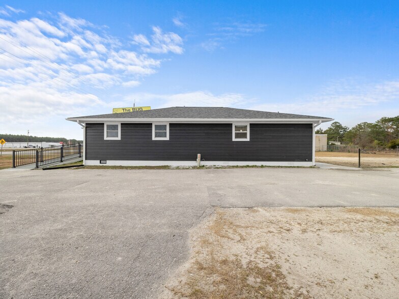 More Photos Of 3261 New Bern Hwy, Jacksonville Light Distribution For Lease