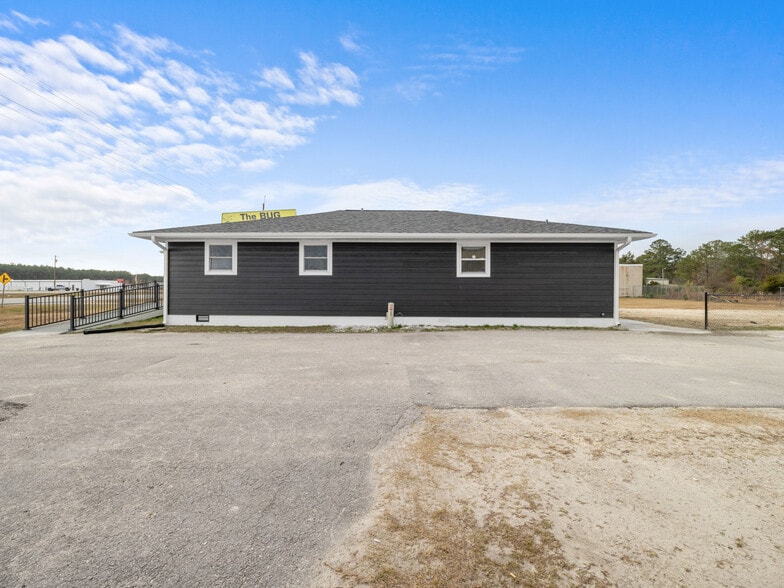 More Photos Of 3261 New Bern Hwy, Jacksonville Light Distribution For Lease