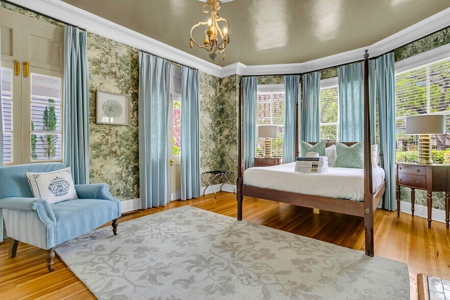 More Photos Of 184 Ashley Ave, Charleston Specialty For Sale