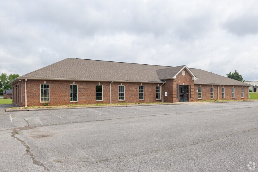 Primary Photo Of 175 State Line Rd, Oak Grove Coworking Space