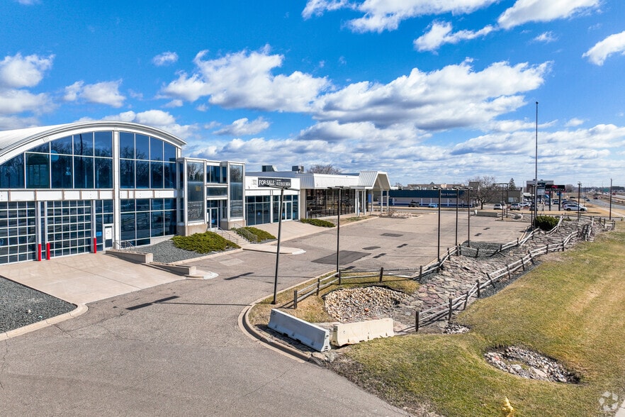 More Photos Of 2325 N Prior Ave, Roseville Auto Dealership For Sale