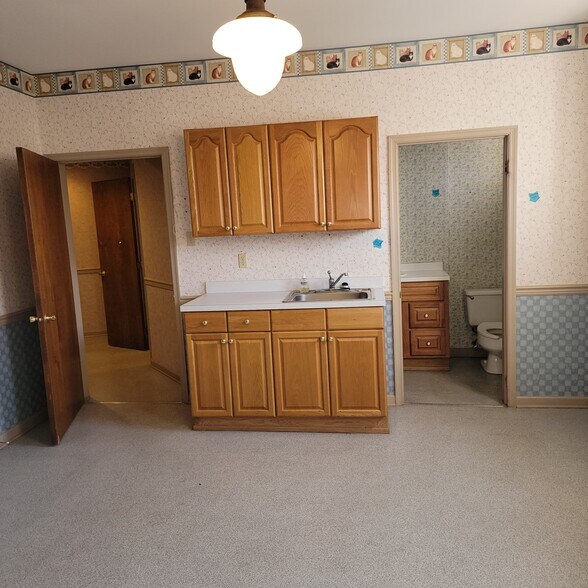 More Photos Of 600 Main St, Riverton Office For Sale