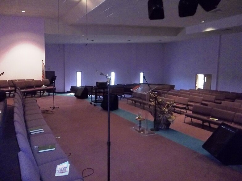 More Photos Of 1390 35th Pkwy Pky, Chanute Religious Facility For Sale