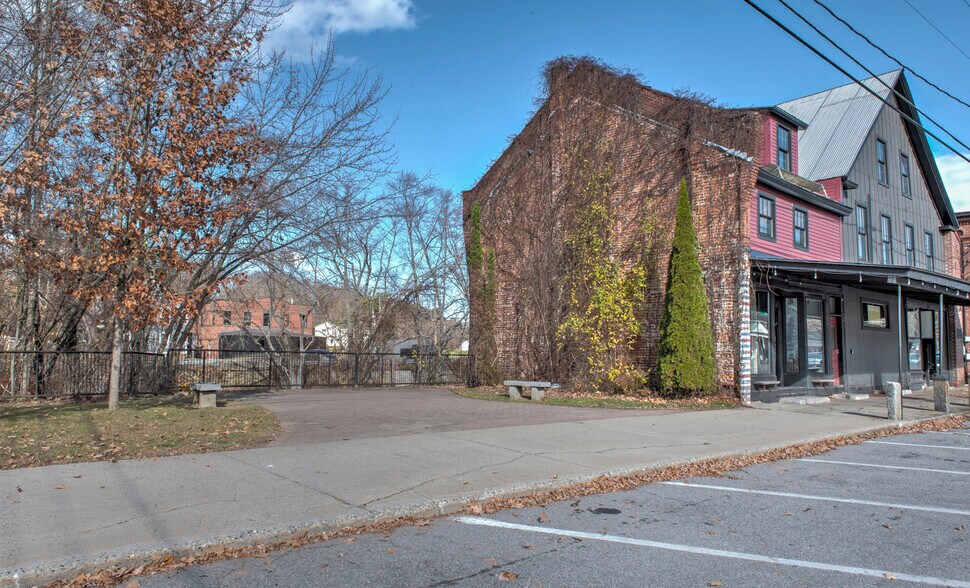 More Photos Of 130 Main St, Winchester Apartments For Sale