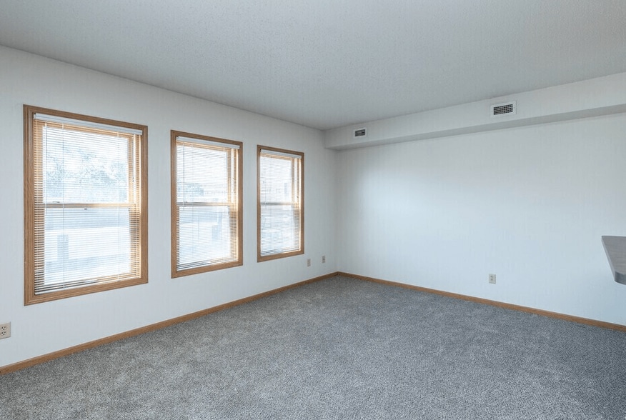 More Photos Of 121 4th St S, Moorhead Apartments For Lease