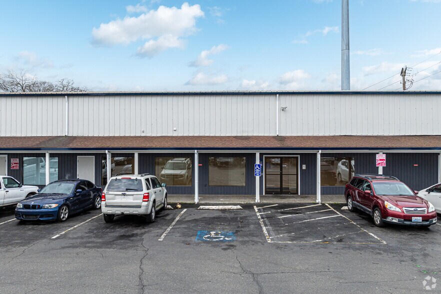 More Photos Of 3608 S 74th St, Tacoma Self Storage For Lease