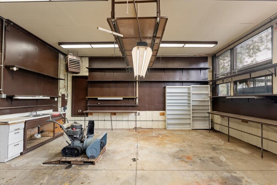 More Photos Of 360 College Ave, Weed Showroom For Sale
