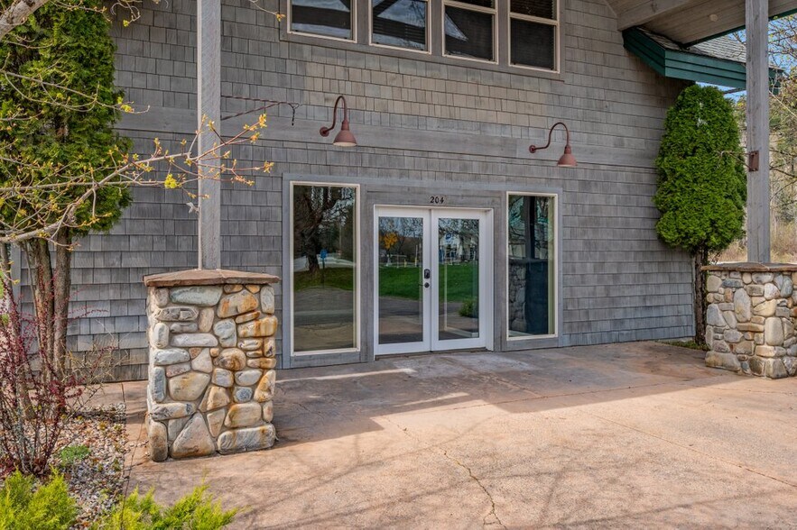 More Photos Of 204 4th, Dover Office For Lease