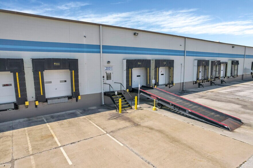 More Photos Of 2051 James Pky, Heath Warehouse For Lease