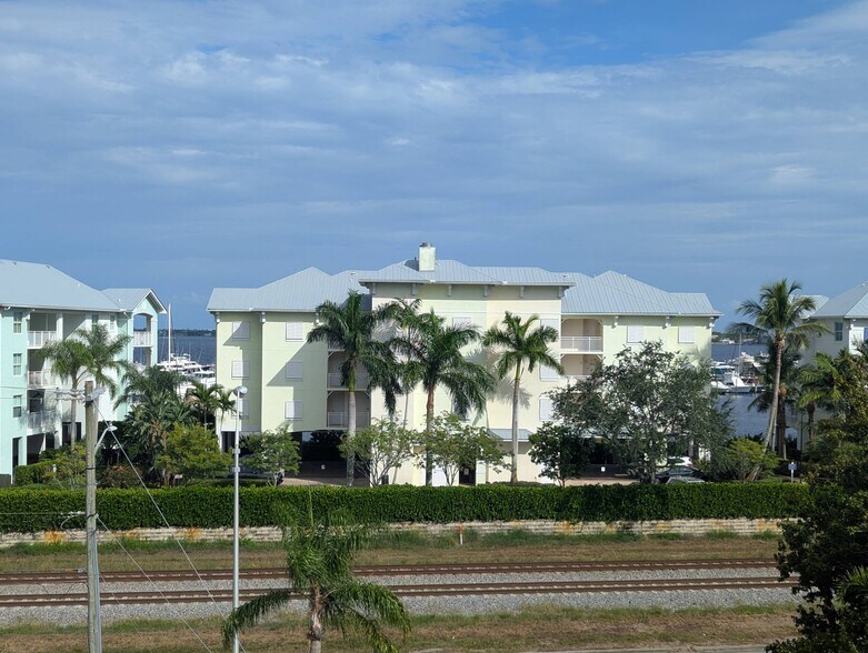 More Photos Of 701 NW Federal Hwy, Stuart Medical For Lease