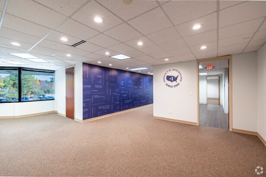 More Photos Of 2820 Waterford Lake Dr, Midlothian Office For Lease