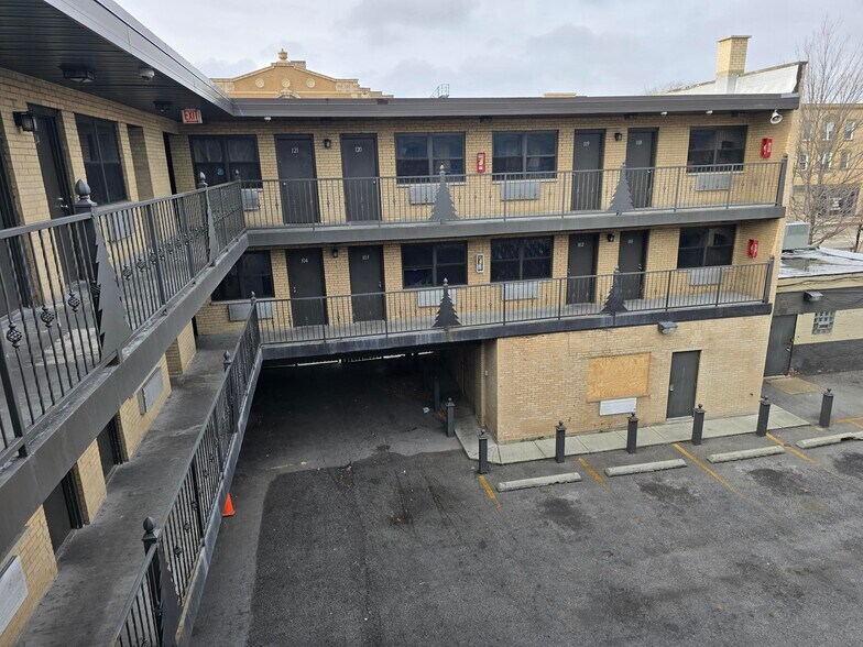 More Photos Of 7621 S Cottage Grove Ave, Chicago Hotel For Sale