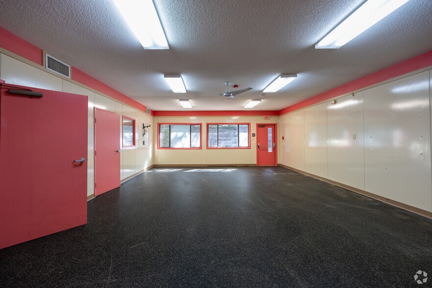 More Photos Of 9330 Nesbit Ferry Rd, Alpharetta Daycare Center For Sale