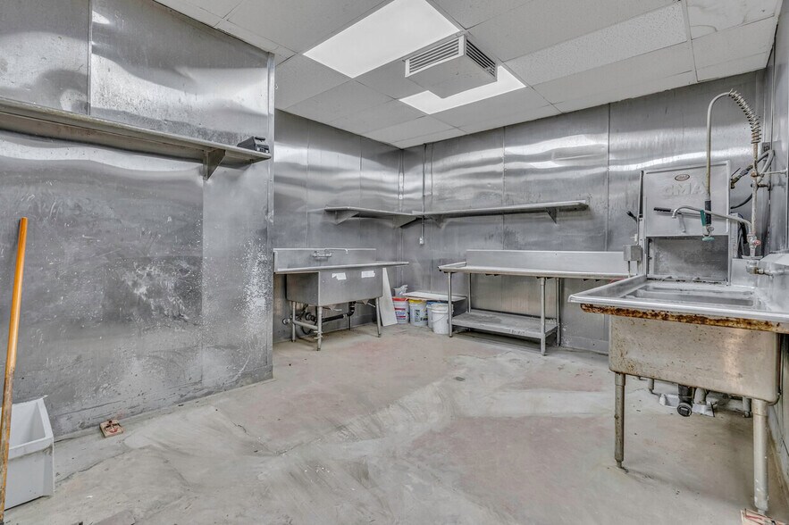 More Photos Of 437 S Azusa Ave, Azusa Restaurant For Lease