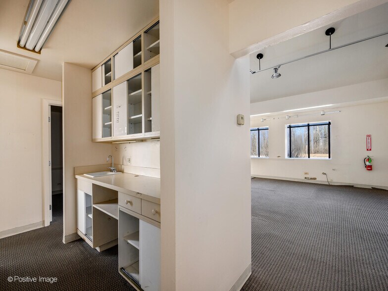 More Photos Of 1815 Dundee Rd, Northbrook Storefront Retail Office For Sale