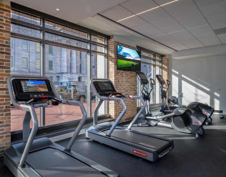 More Photos Of 701 8th St NW, Washington Office For Lease