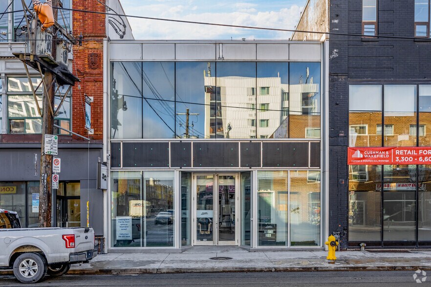 Primary Photo Of 499 Queen St W, Toronto Storefront For Lease