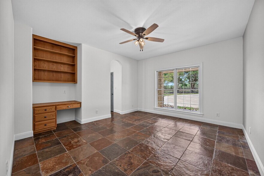 More Photos Of 2234 Highway 90 w, Castroville Flex For Sale