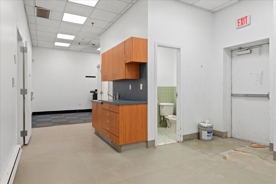 More Photos Of 431 Route 513, Califon Supermarket For Lease