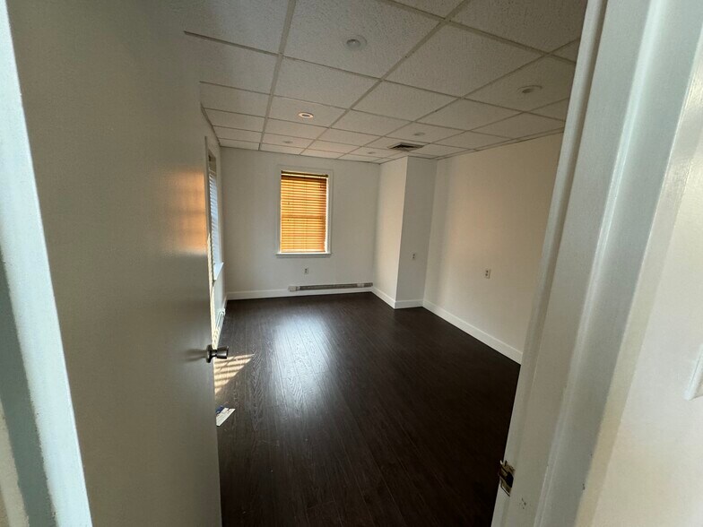 More Photos Of 3231-3233 Superior Ln, Bowie Medical For Lease