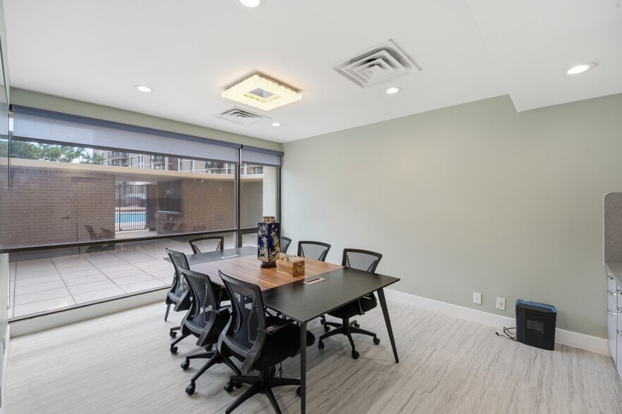 More Photos Of 6800 Fleetwood Rd, McLean Apartments For Sale
