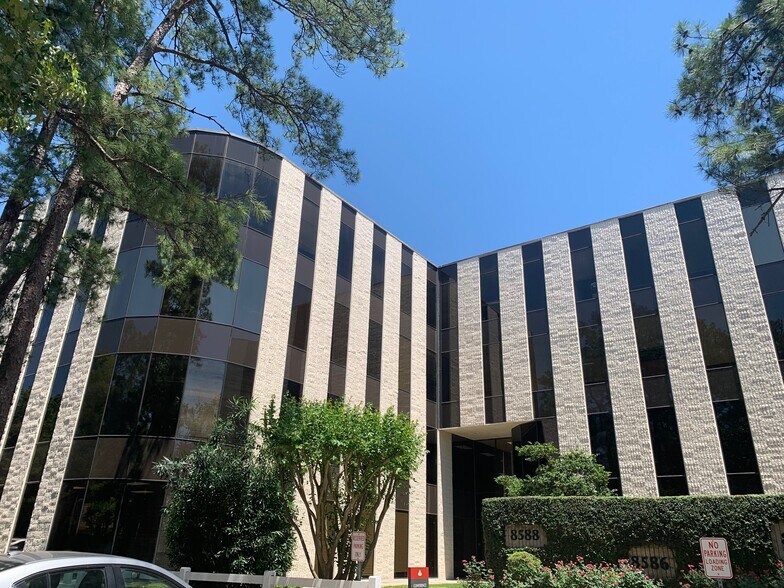 More Photos Of 8554 Katy Fwy, Houston Unknown For Lease