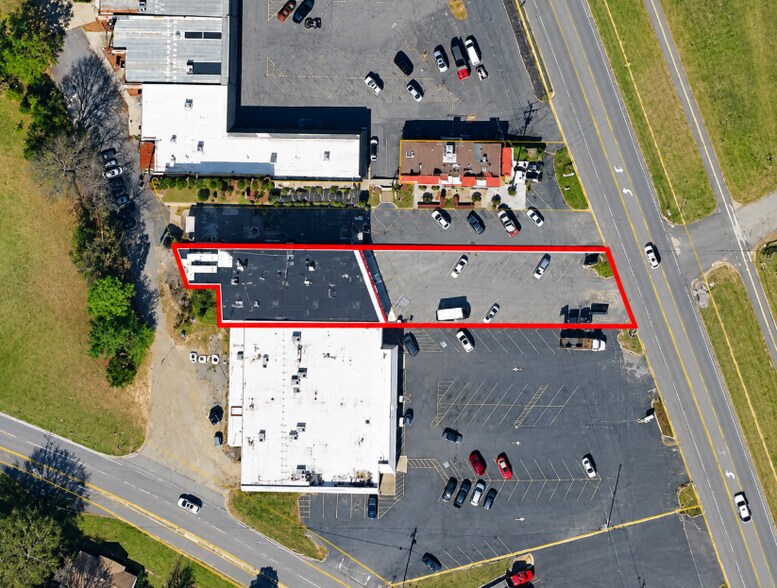 More Photos Of 615 N Main St, Troutman Restaurant For Lease