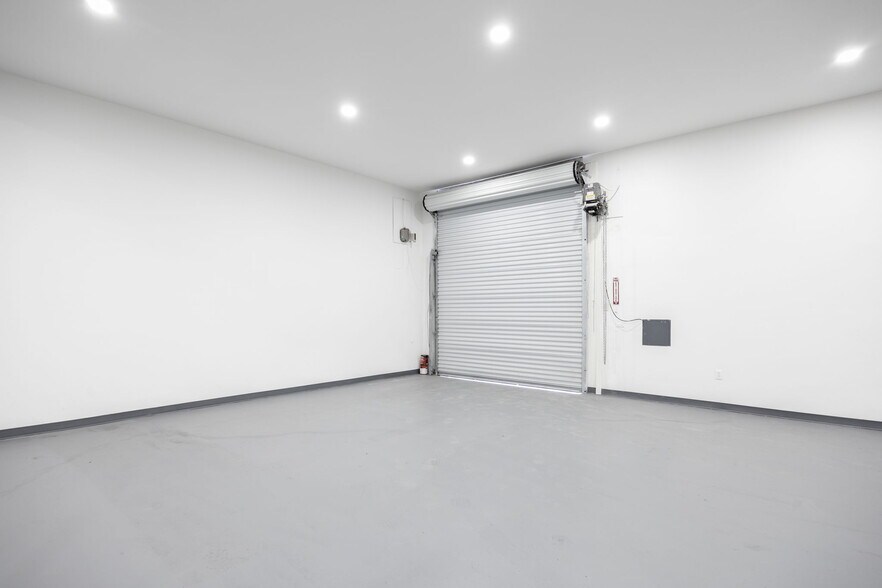 More Photos Of 14701 Calvert St, Van Nuys Warehouse For Sale