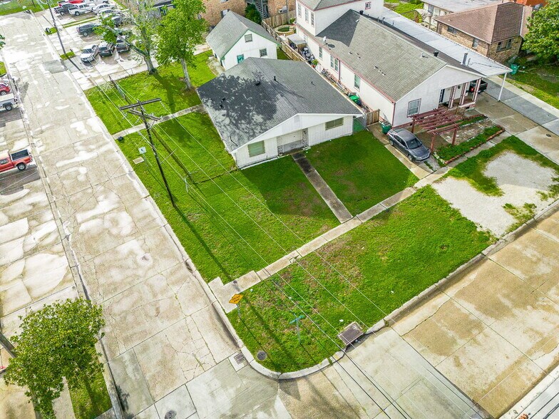 More Photos Of 2800 Lake Villa Dr, Metairie Flex For Sale