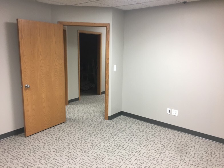 More Photos Of 2999 Yorkton Blvd, Little Canada Manufacturing For Lease