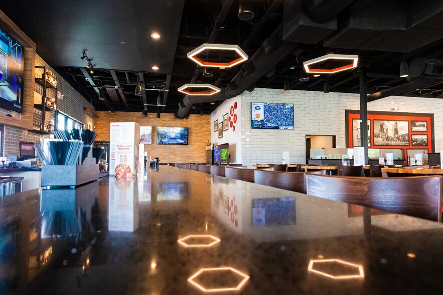 More Photos Of 6501 North Fwy, Fort Worth Restaurant For Sale