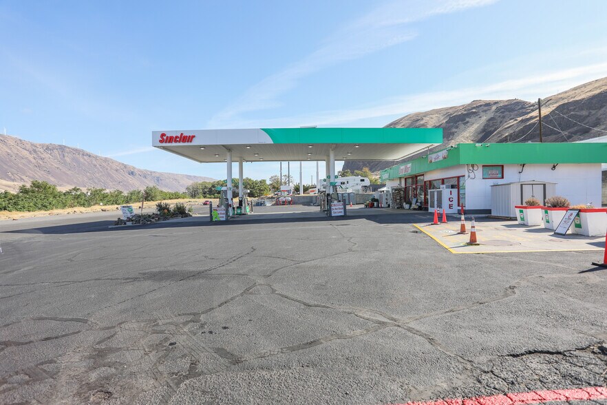 More Photos Of 606 E 1st, Rufus Convenience Store For Sale