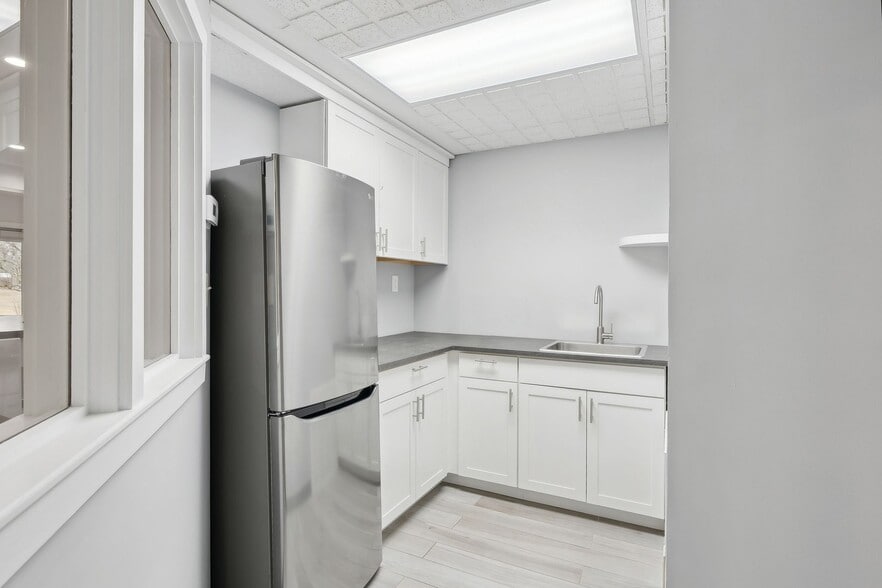 More Photos Of 1662 Post Rd, Wells Office For Sale