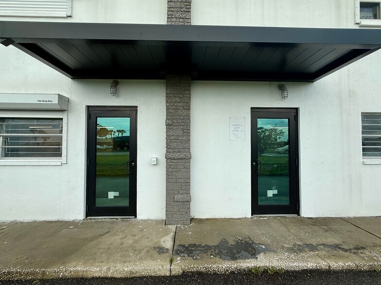 More Photos Of 12388 Starkey Rd, Largo Warehouse For Lease