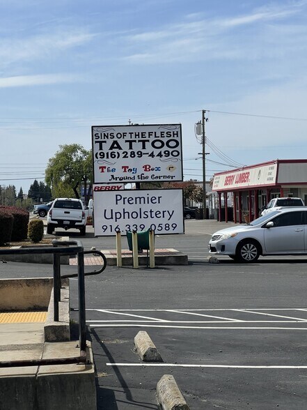 More Photos Of 4609 Auburn Blvd, Sacramento Flex For Lease