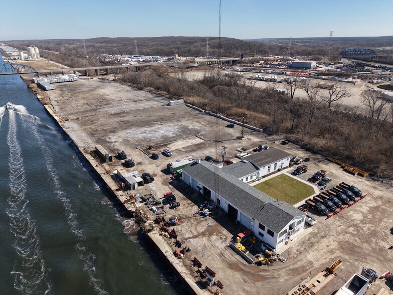 More Photos Of 13108 Grant Rd, Lemont Industrial For Lease