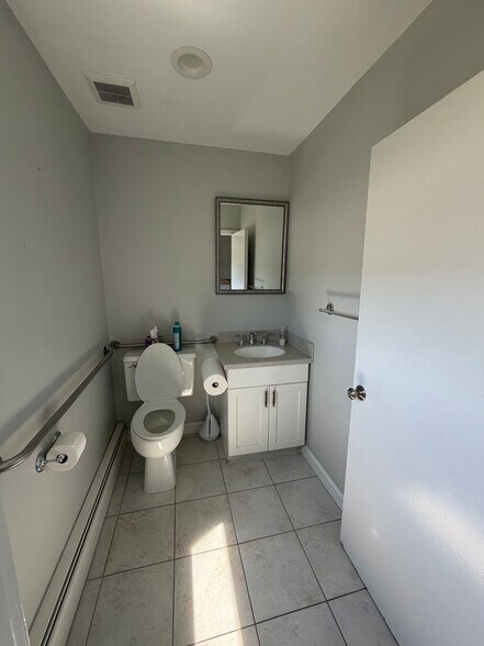 More Photos Of 88 Valley Rd, Middletown Loft Creative Space For Lease