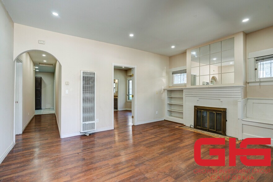 More Photos Of 1234 W 37th Dr, Los Angeles Multifamily For Sale