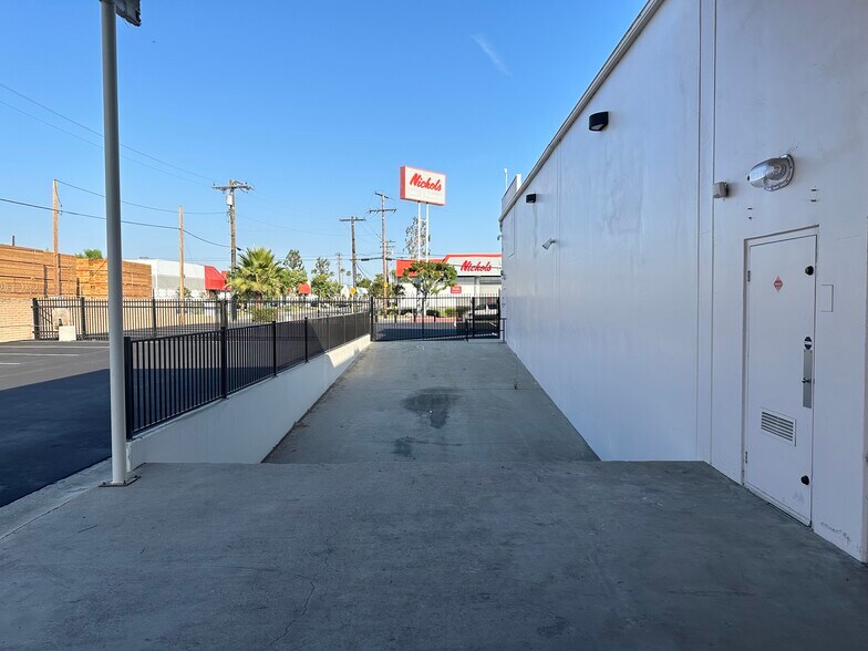 More Photos Of 13467 Dalewood St, Baldwin Park Warehouse For Lease