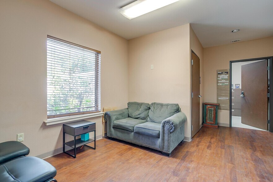 More Photos Of 905 Roberts Cut Off Rd, River Oaks Office For Sale