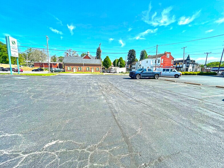 More Photos Of 24-26 Parkway Blvd, York Warehouse For Sale