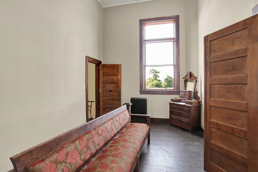 More Photos Of 111 S Walnut St, Edinburgh Theater Concert Hall For Sale