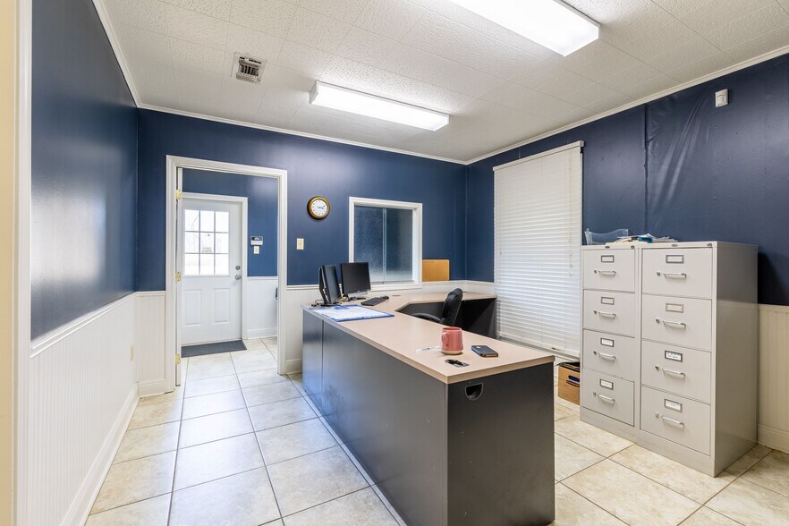 More Photos Of 101 Menard Rd, Houma Light Manufacturing For Lease