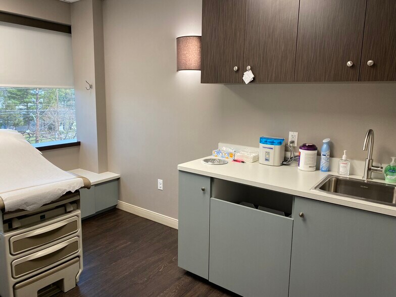 More Photos Of 12800 Middlebrook Rd, Germantown Medical For Sale