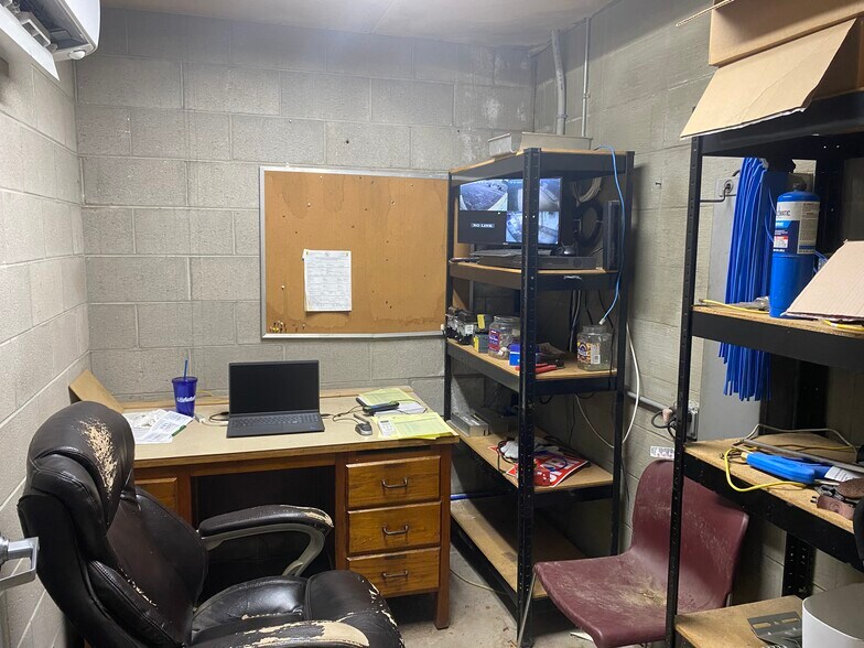 More Photos Of 1416 Center Ave, Oostburg General Retail For Sale