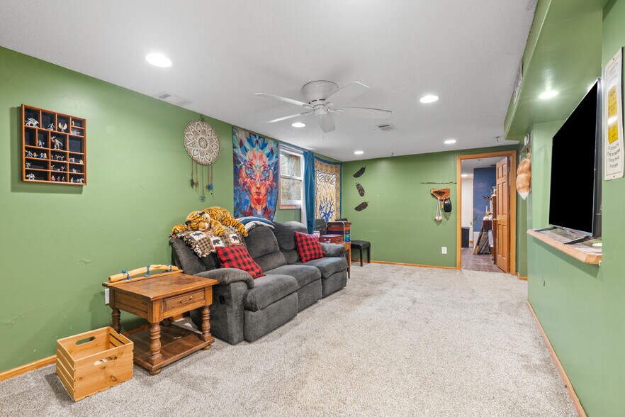 More Photos Of 38804 8th Ave, North Branch Office Residential For Sale