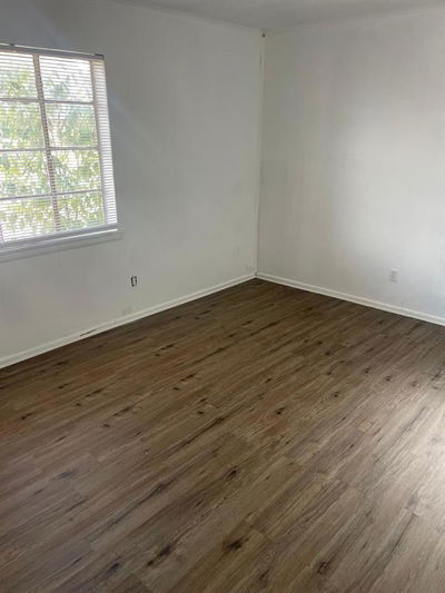 More Photos Of 737 Irby Ln, Irving Medical For Sale