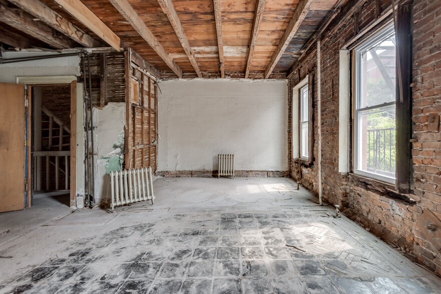 More Photos Of 122 Hoyt St, Brooklyn Multifamily For Sale